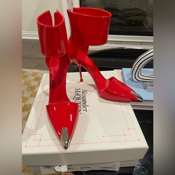 NWB Alexander McQueen Women's Red Patent Leather D'Orsay Pumps Shoes Size 7.5 - Picture 4 of 7